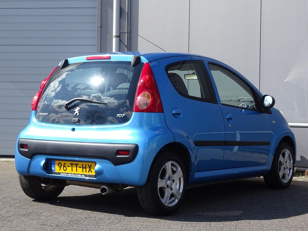 44018681-6.jpg
