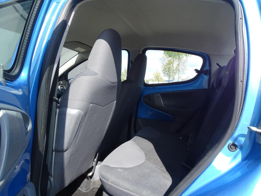 44018681-8.jpg