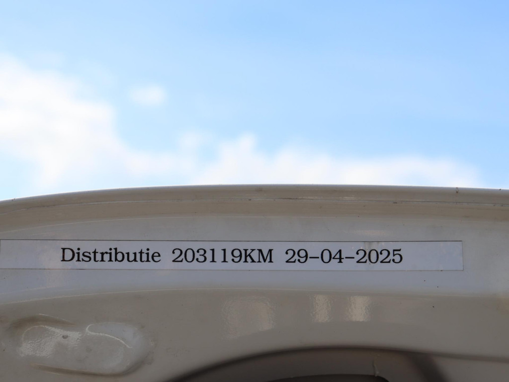47070983-14.jpg