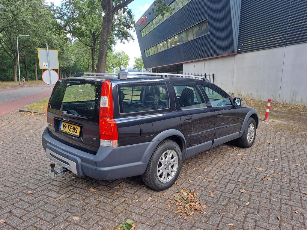 47201496-4.jpg