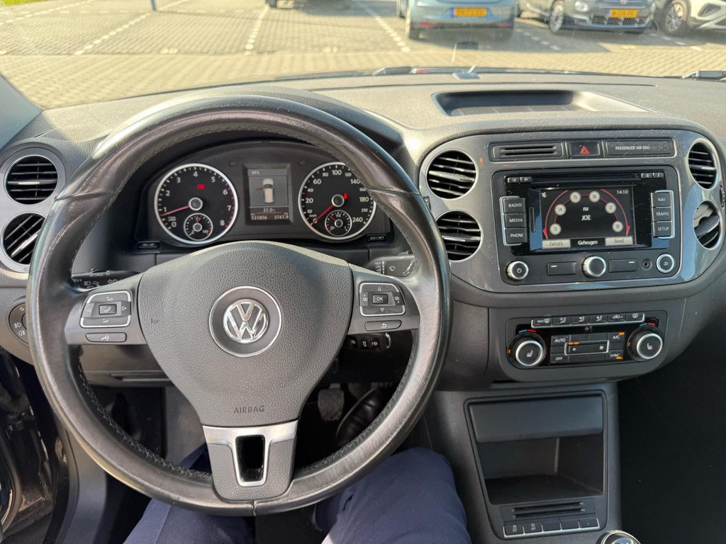 47988732-3.jpg