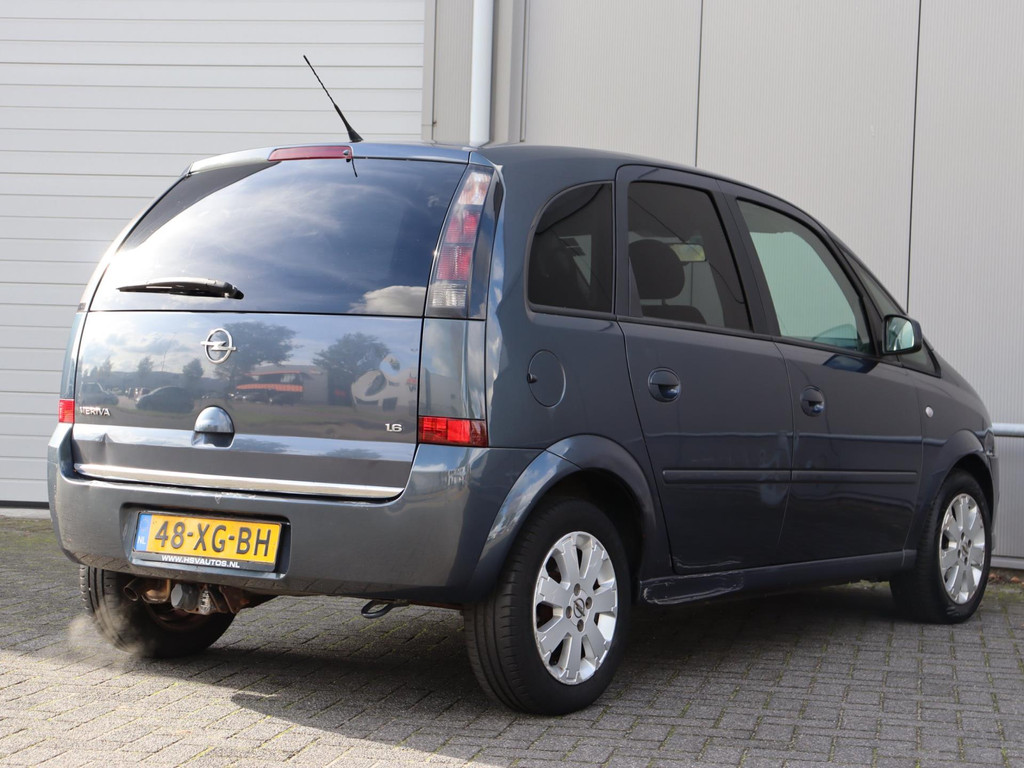 48590338-6.jpg
